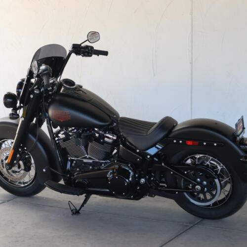 2026 Harley-Davidson® FLHD Deadwood™ N039582 thumb 2
