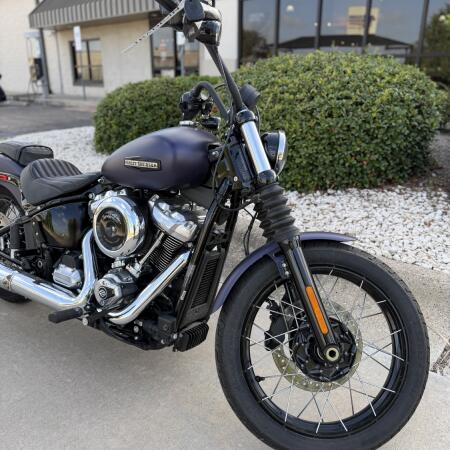 2025 Harley-Davidson® Street Bob® Purple Abyss Denim w/Cast Wheels thumb 3