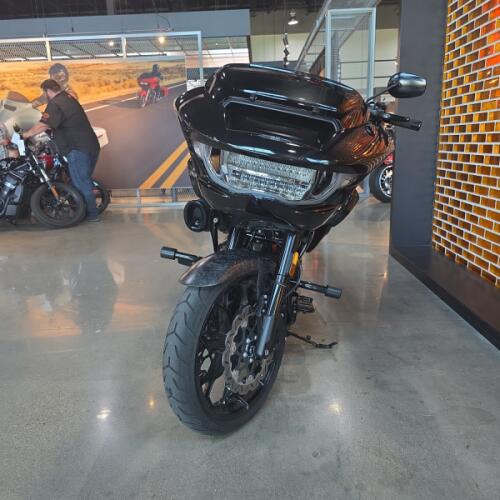 Harley-Davidson® CVO™ Road Glide® ST 2024 thumb 2