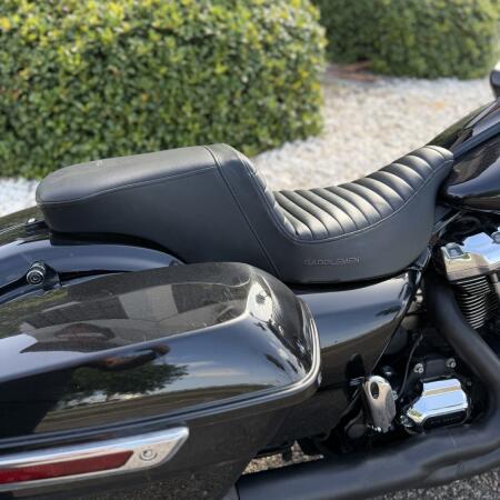 2020 Harley-Davidson® Road Glide® Vivid Black thumb 2