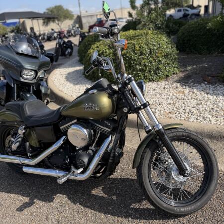 2016 Harley-Davidson® Street Bob® Olive Gold thumb 2