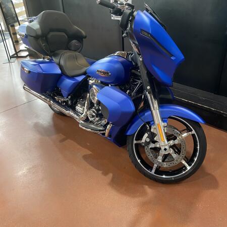 2026 Harley-Davidson® Street Glide® FLHX thumb 3