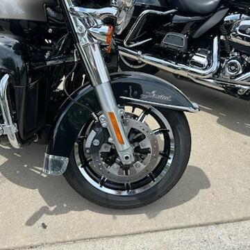 2018 Harley-Davidson® Ultra Limited SLVFRTN/BLKTPST W/PINSTRIPE thumb 3