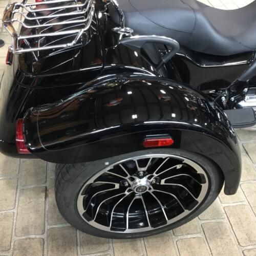 2023 Harley-Davidson® Road Glide® 3 Vivid Black thumb 1