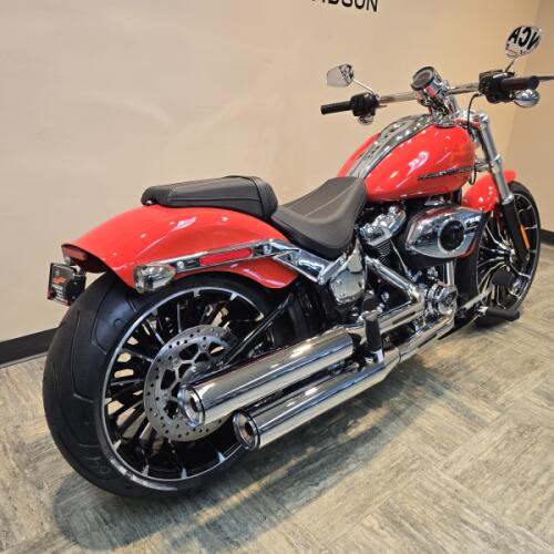 2026 Harley-Davidson® Breakout® Blood Orange FXBR thumb 3