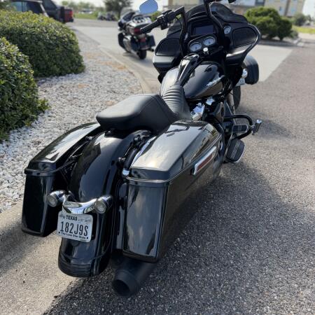 2020 Harley-Davidson® Road Glide® Vivid Black thumb 1