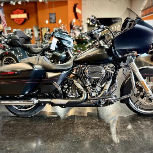 2015 Harley-Davidson® Road Glide® Black Denim thumb 3