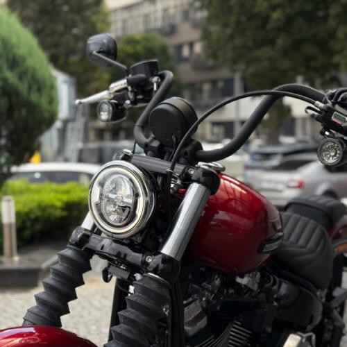 2026 Harley-Davidson® Street Bob® Brilliant Red Chrome Laced Wheels thumb 0