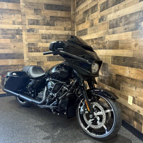 2026 Harley-Davidson® Street Glide® Vivid Black Black Trim  FLHX thumb 3