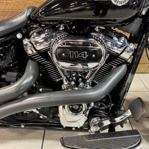2022 Harley-Davidson® Fat Boy® 114 Vivid Black FLFBS thumb 2