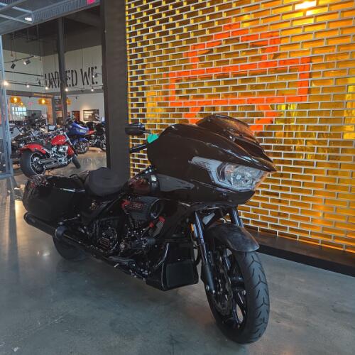 Harley-Davidson® CVO™ Road Glide® ST 2024 thumb 3