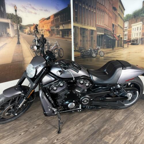 2016 Harley-Davidson® Night Rod® Special Charcoal Denim with Rally Stripes and Machined Aluminium (S thumb 3