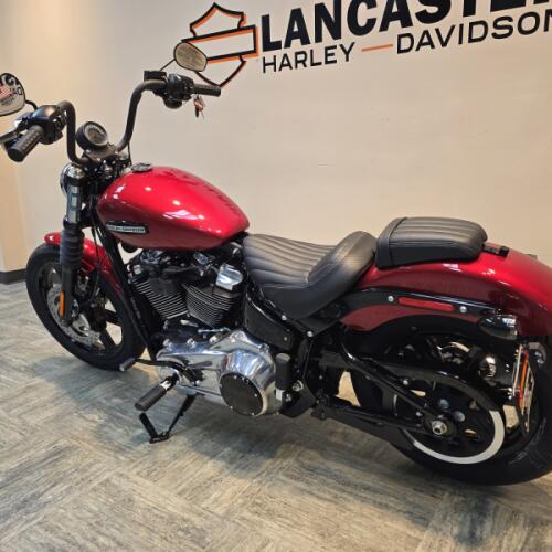 2026 Harley-Davidson® Street Bob® Brilliant Red Chrome Cast Wheels FXBB thumb 0