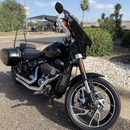 2018 Harley-Davidson® Sport Glide™ Vivid Black thumb 2