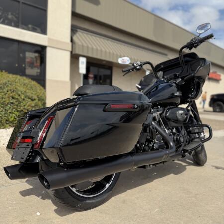 2026 Harley-Davidson® Road Glide® Vivid Black - Black Finish thumb 0