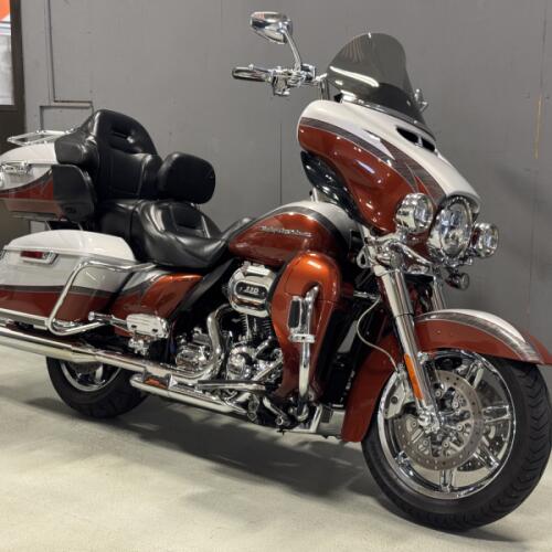 FLHTKSE 2014 CVO™ Electra Glide Ultra Limited® thumb 3