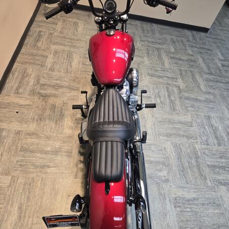 2026 Harley-Davidson® Street Bob® Brilliant Red Chrome Cast Wheels FXBB thumb 1