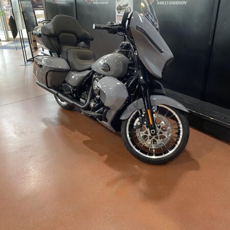 2026 Harley-Davidson® Street Glide Limited FLHXL thumb 3