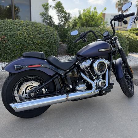 2025 Harley-Davidson® Street Bob® Purple Abyss Denim w/Cast Wheels thumb 2
