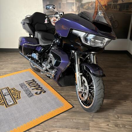 2026 Harley-Davidson® Road Glide Limited Purple Abyss / Vivid Black  thumb 3