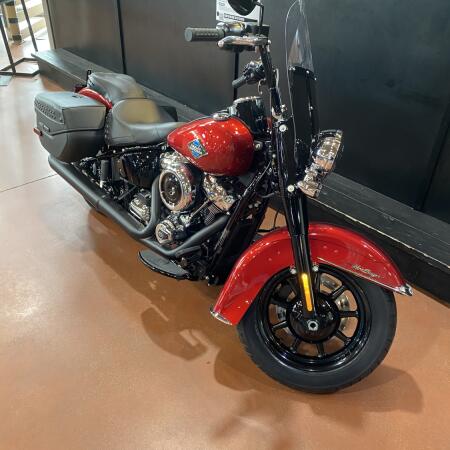 2026 Harley-Davidson® Heritage Classic® FLHC thumb 3