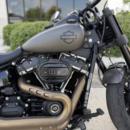 2018 Harley-Davidson® Fat Bob® 114 INDSTRL GRY DNM thumb 3