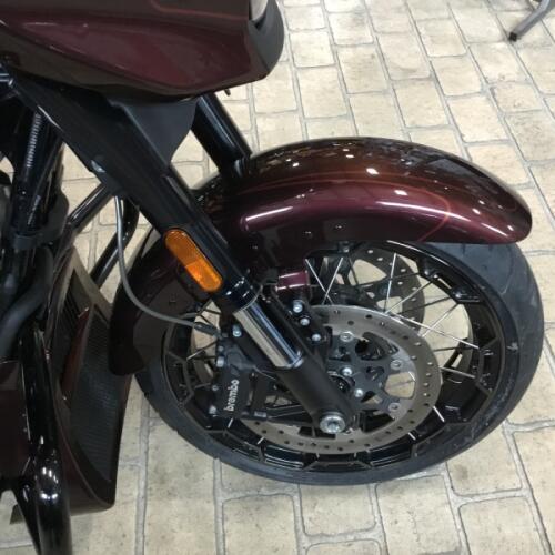 2024 Harley-Davidson® CVO™ Street Glide® Copperhead thumb 2