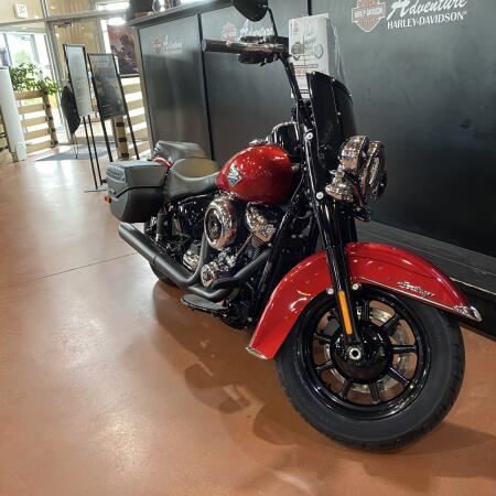 2026 Harley-Davidson® Heritage Classic® FLHC thumb 2
