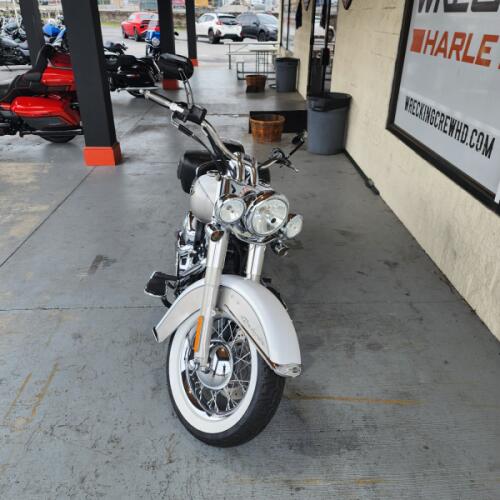 FLSTN 2008 Softail® Deluxe thumb 3
