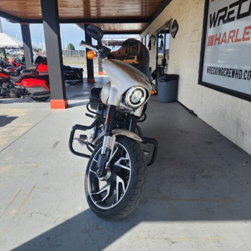2018 Harley-Davidson® Sport Glide™ thumb 2