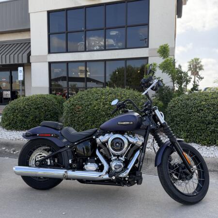 2025 Harley-Davidson® Street Bob® Purple Abyss Denim w/Cast Wheels thumb 0
