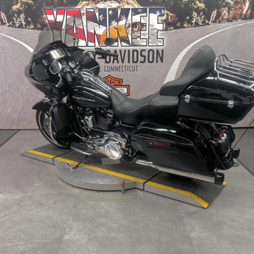 2017 FLTRXS Road Glide® Special thumb 1