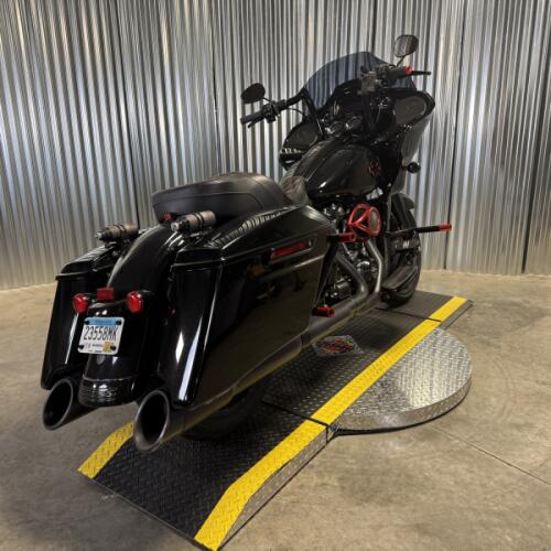 2022 Harley-Davidson® Road Glide® Special Vivid Black - Black Finish thumb 2