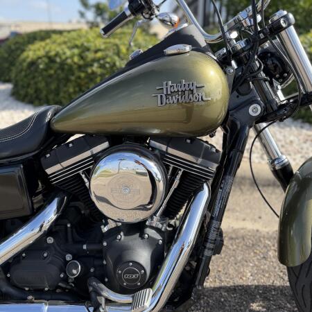 2016 Harley-Davidson® Street Bob® Olive Gold thumb 3