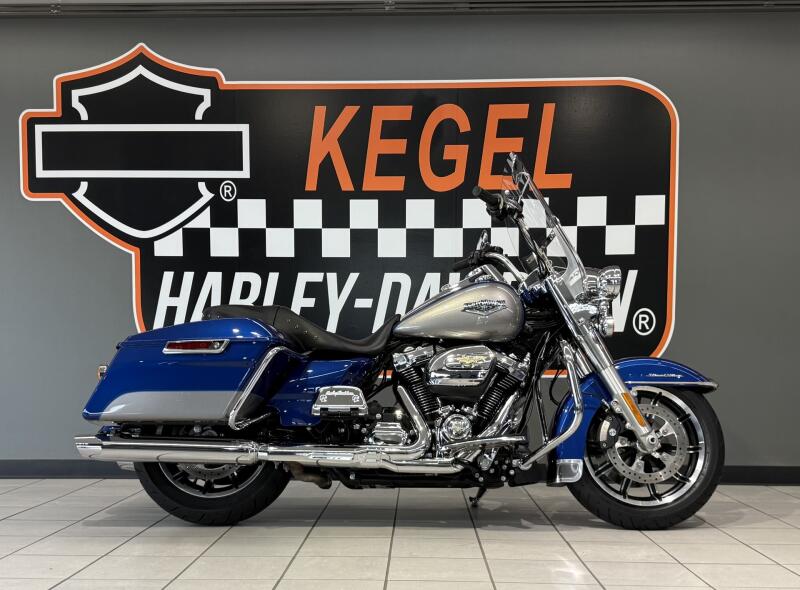 2017 Harley-Davidson® Road King® Two-Tone Superior Blue/Billet Silver