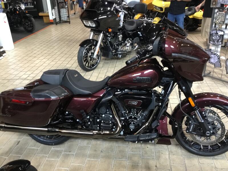 2024 Harley-Davidson® CVO™ Street Glide® Copperhead