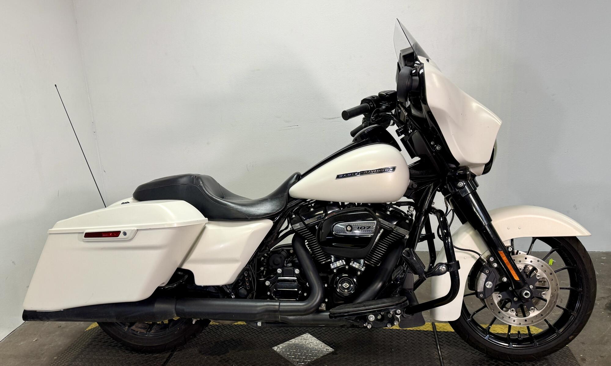 FLHXS 2018 Street Glide® Special