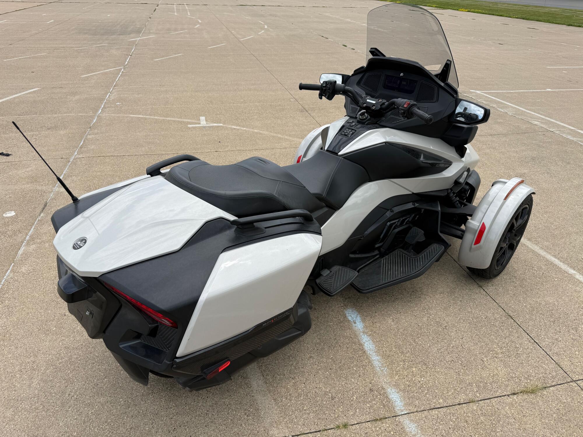 2020 Can-Am Spyder RT Chalk Metallic, photo 8
