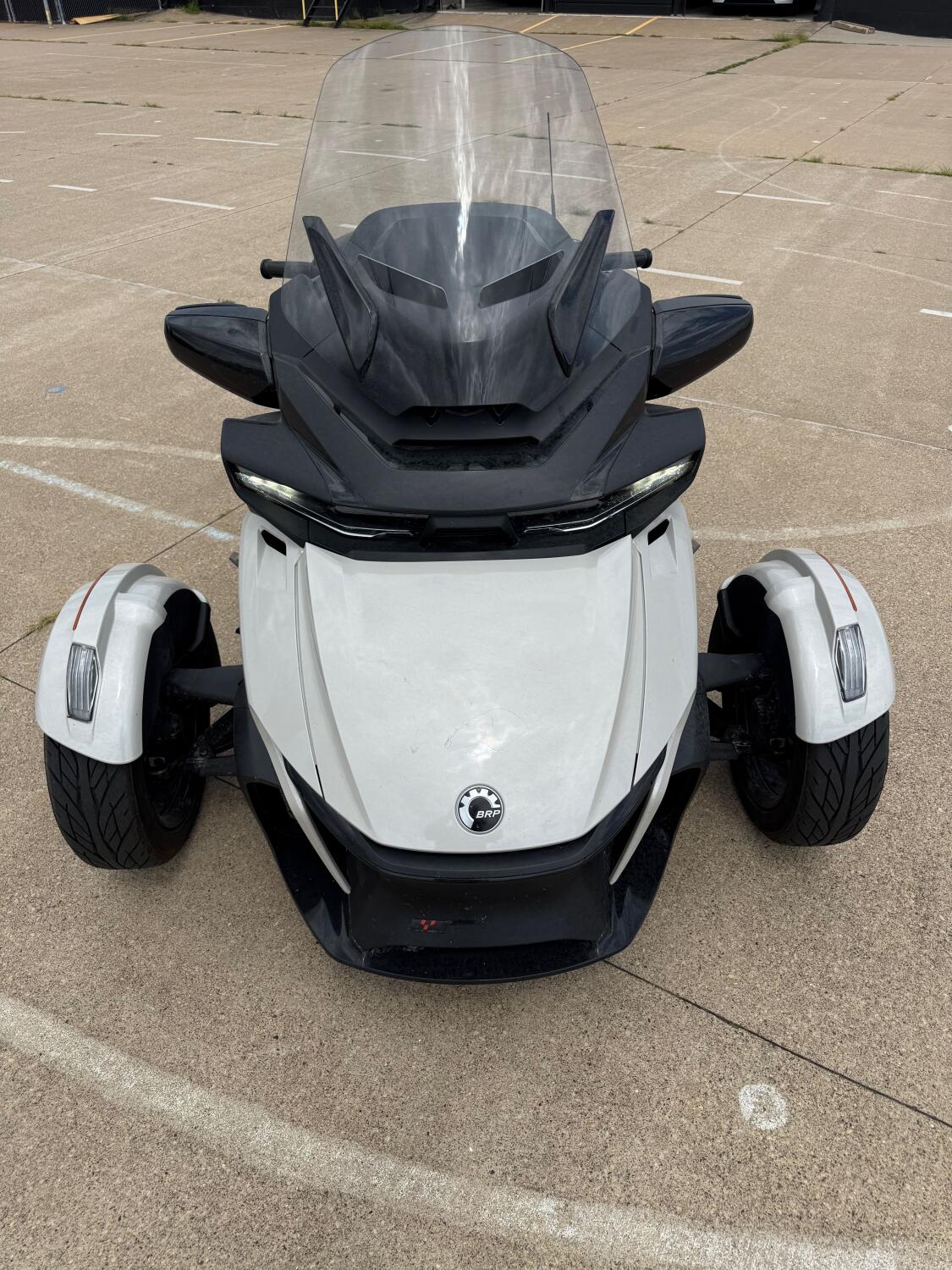 2020 Can-Am Spyder RT Chalk Metallic, photo 3