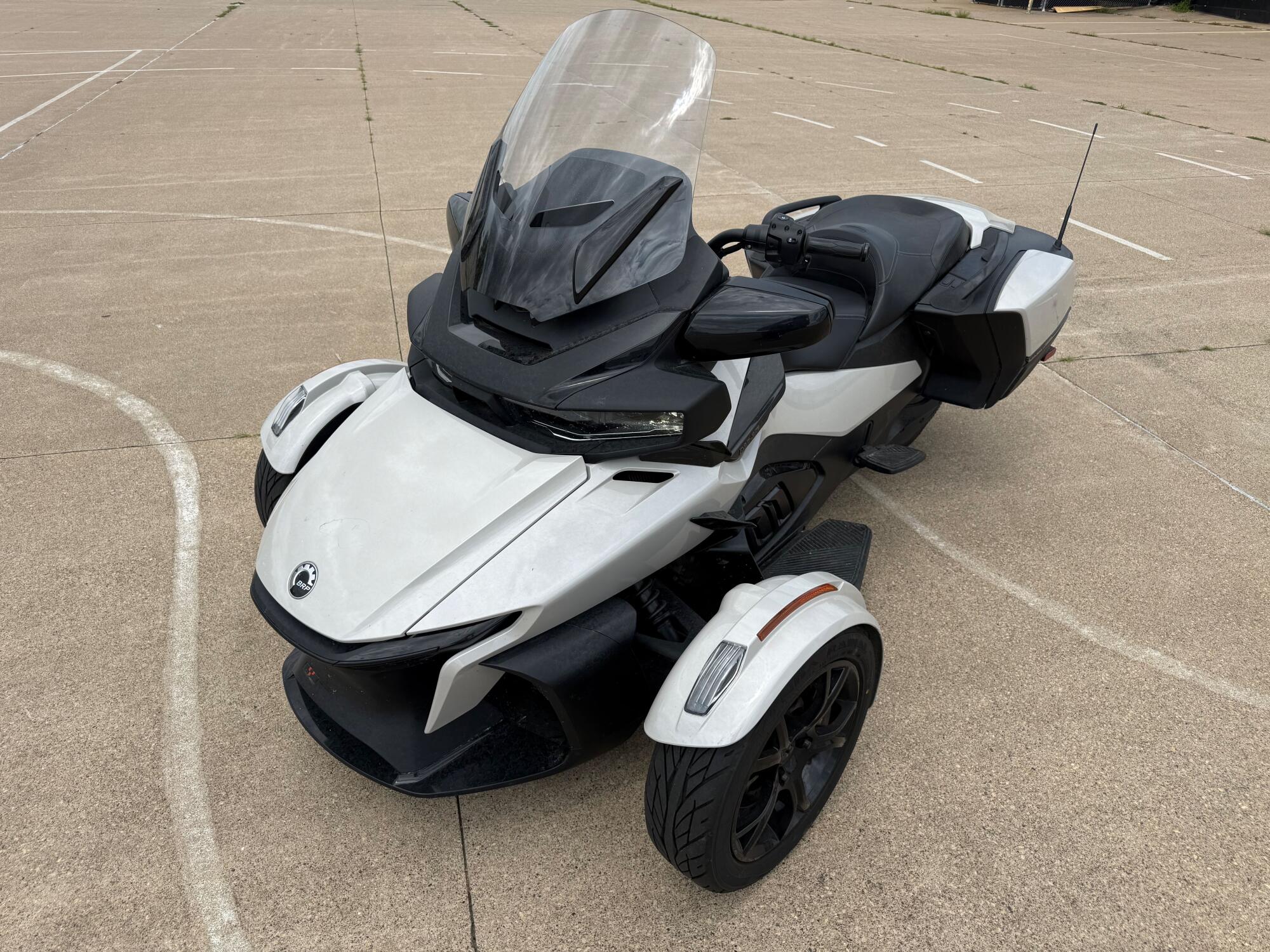 2020 Can-Am Spyder RT Chalk Metallic, photo 4