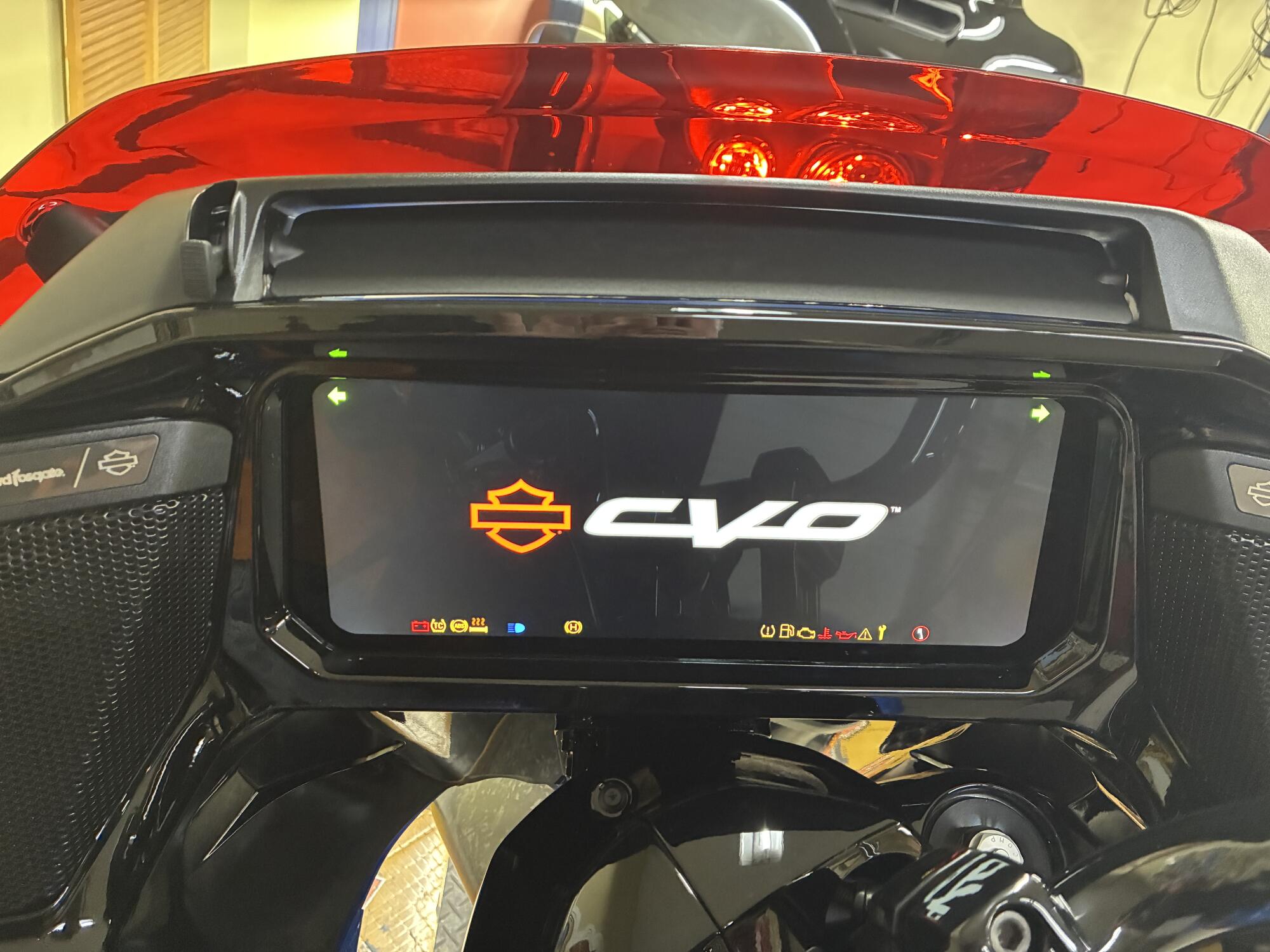 2026 Harley-Davidson® CVO Road Glide ST Electric Coast FLTRXSTSE, photo 10