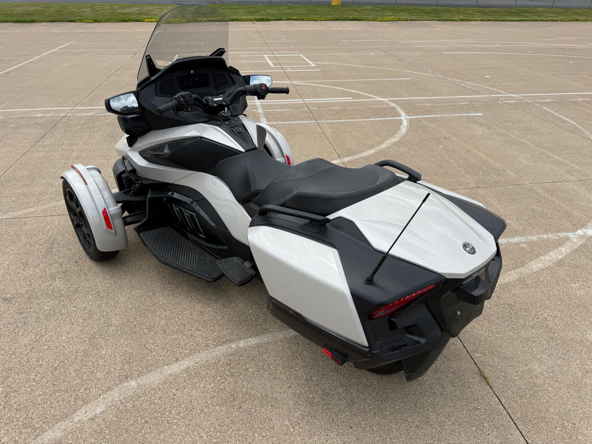 2020 Can-Am Spyder RT Chalk Metallic, photo 6