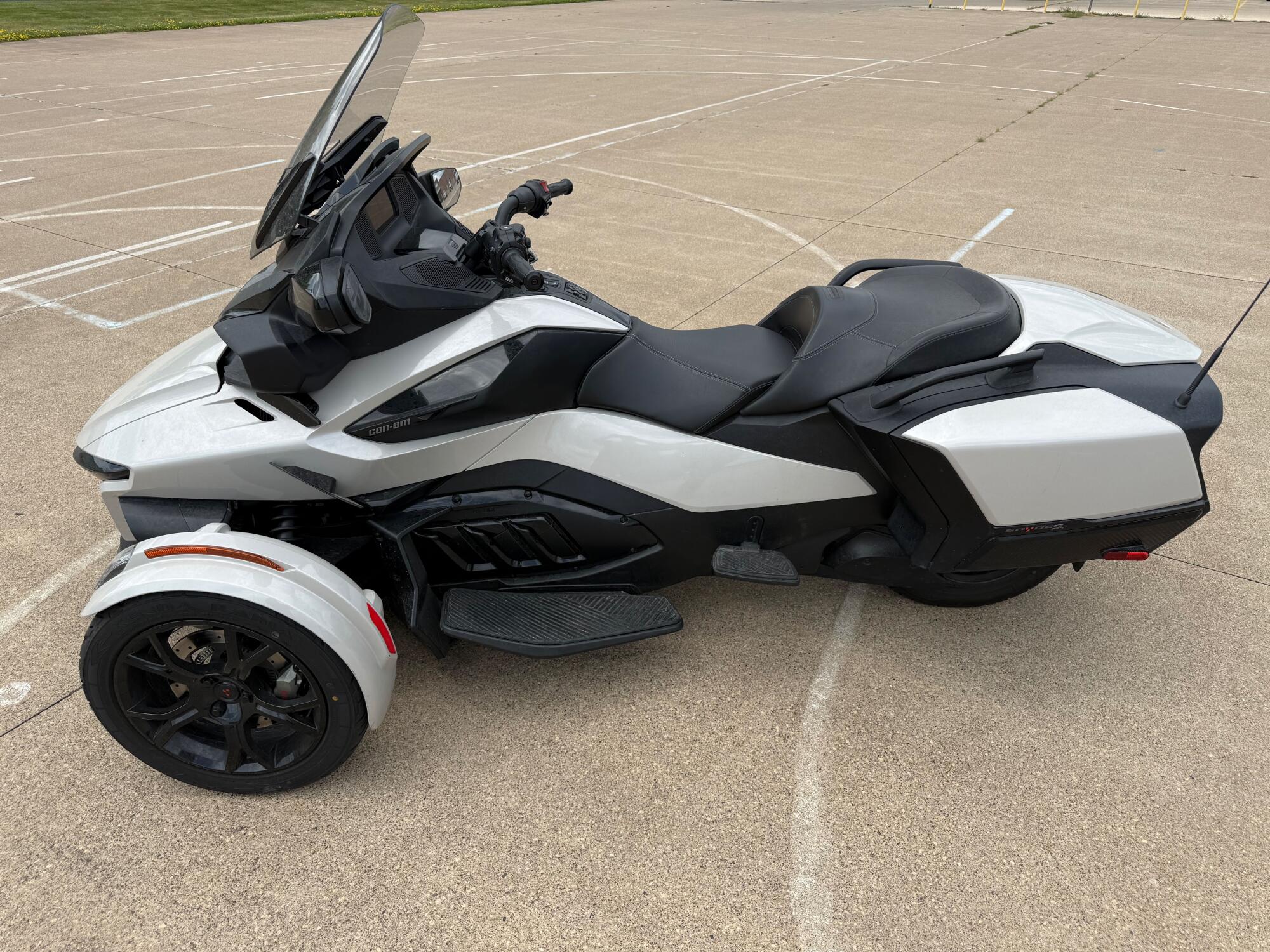 2020 Can-Am Spyder RT Chalk Metallic, photo 5
