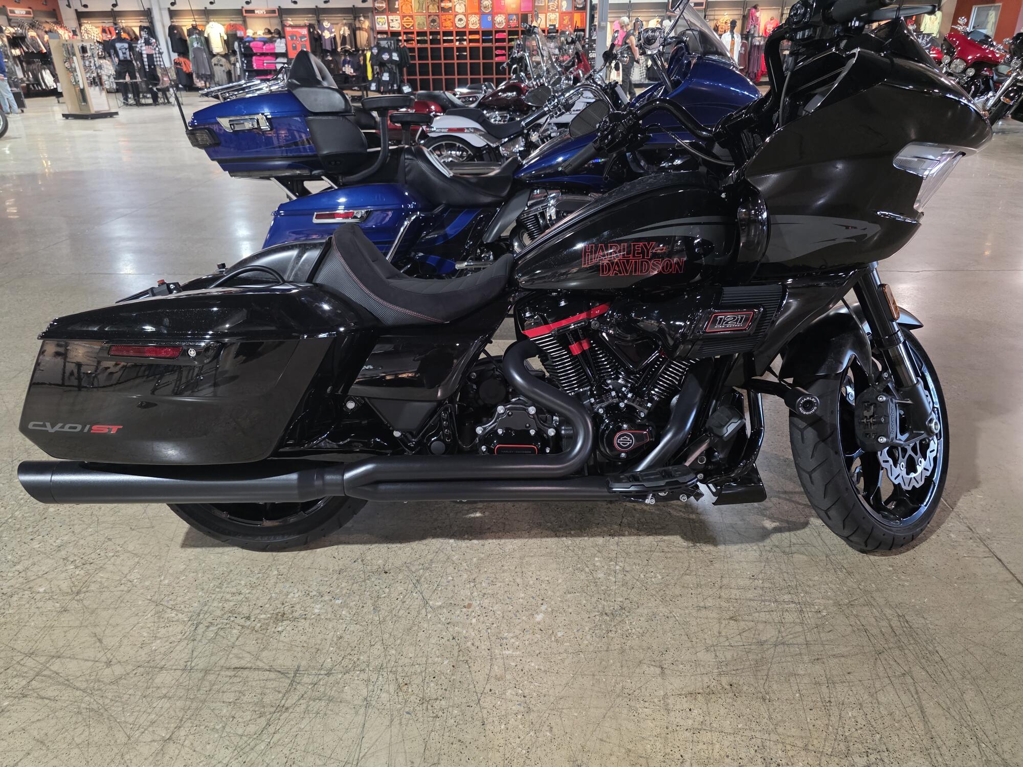 2024 Harley-Davidson® CVO™ Road Glide® ST FLTRXSTSE