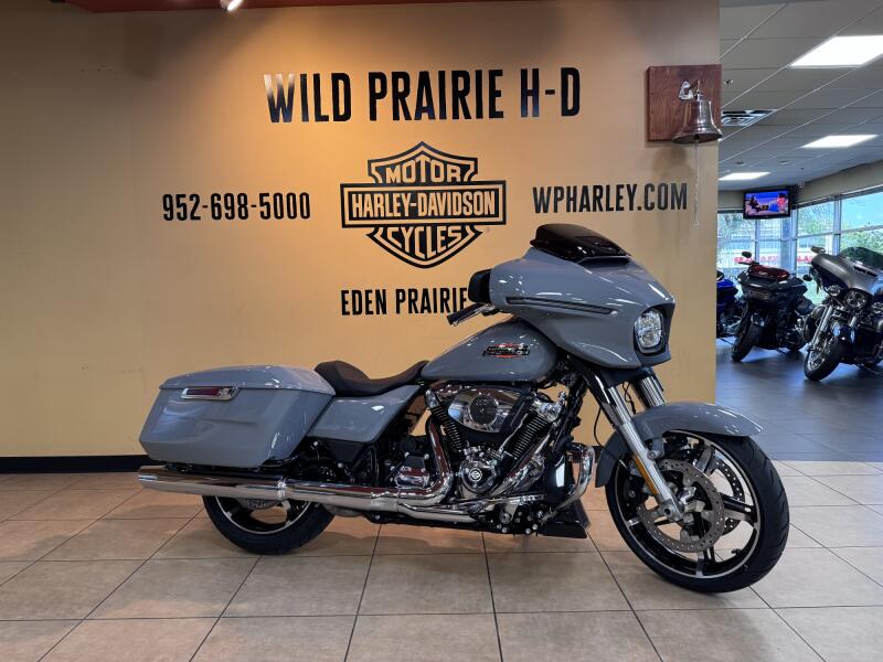 2026 Harley-Davidson® Street Glide® Dark Billiard Gray Chrome Trim