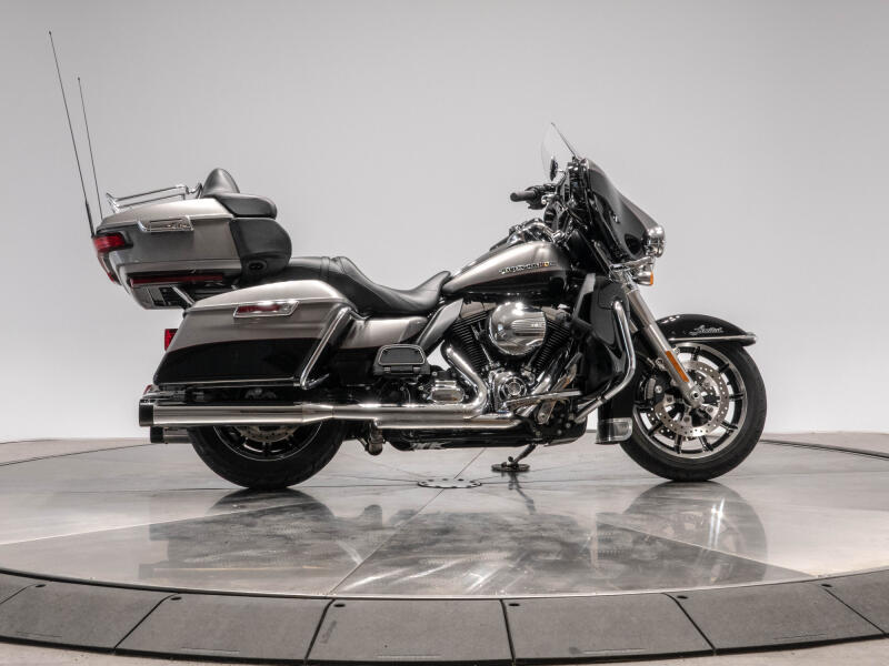 2016 HARLEY-DAVIDSON FLHTK LIMITED in Brilliant Silver/Vivid Black