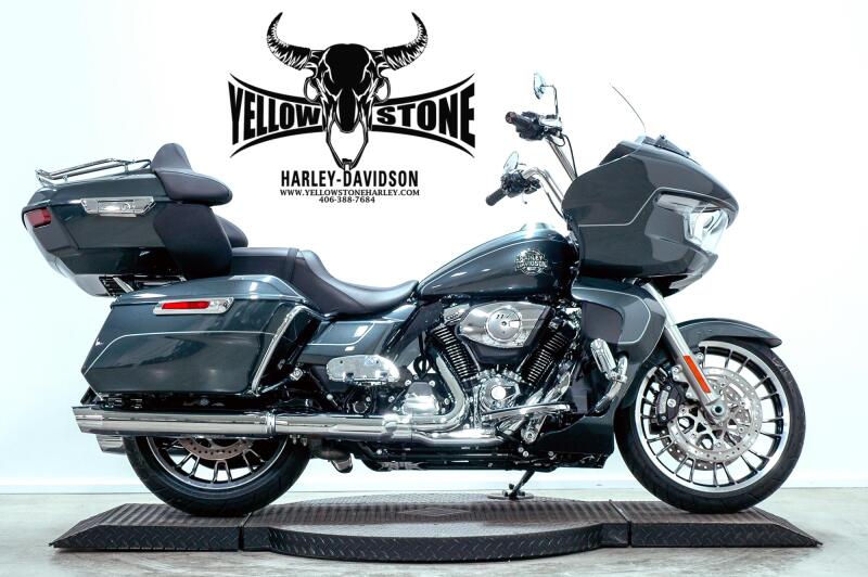 2026 Harley-Davidson® Road Glide Limited Iron Horse Metallic Chrome Trim