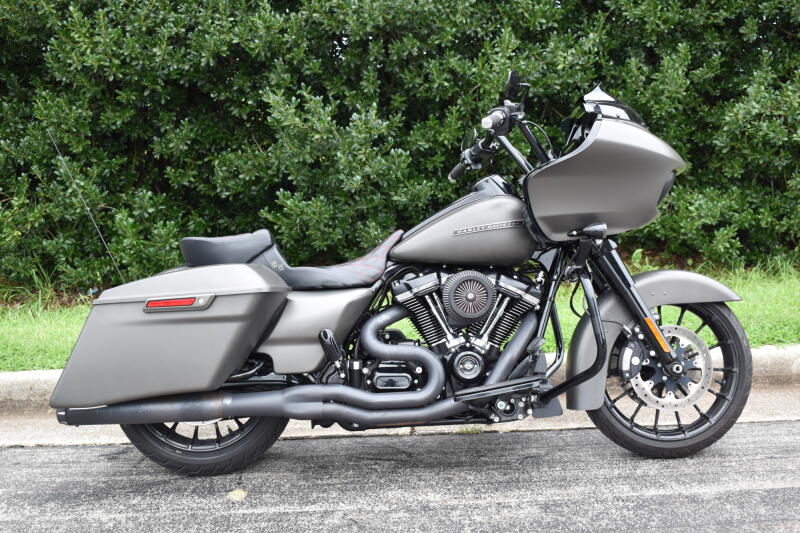 FLTRXS Road Glide® Special