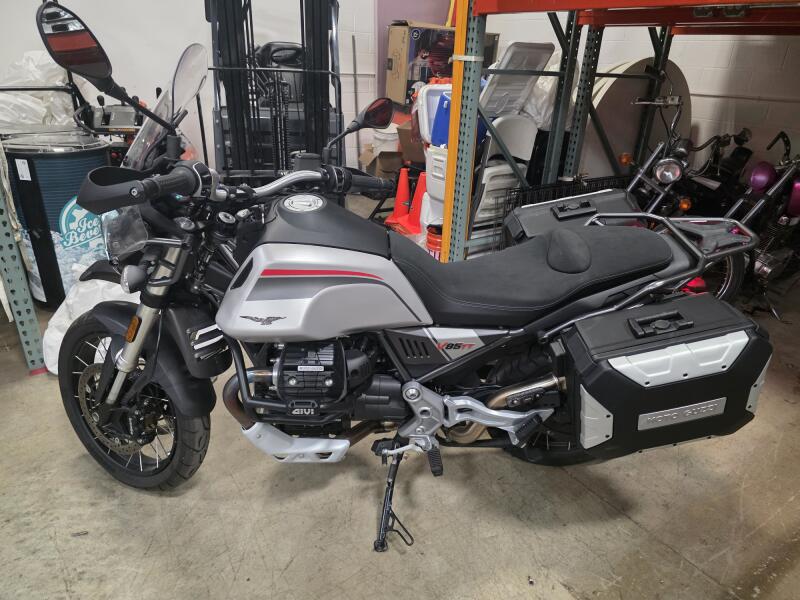 2022 Moto Guzzi V85 TT Travel E5 GU9032275USN02