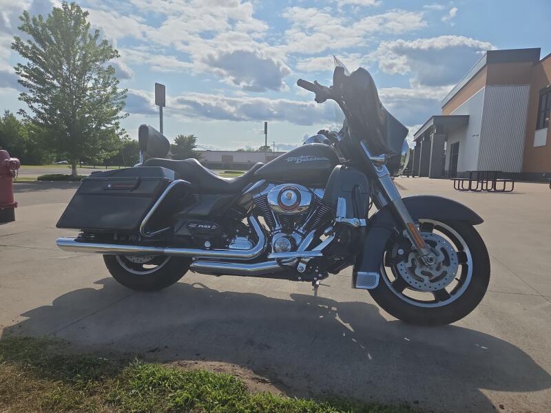 2009 Harley-Davidson® Street Glide® Black Pearl
